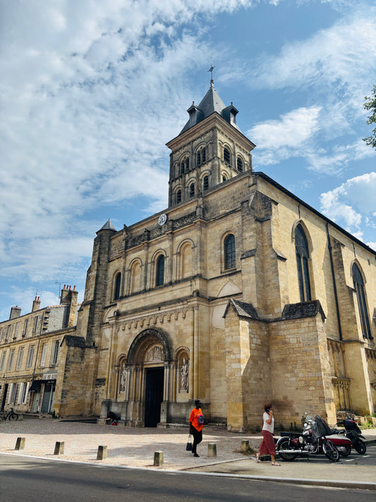 À deux pas de chez nous – La Basilique Saint-Seurin et l’élégance discrète de notre quartier
