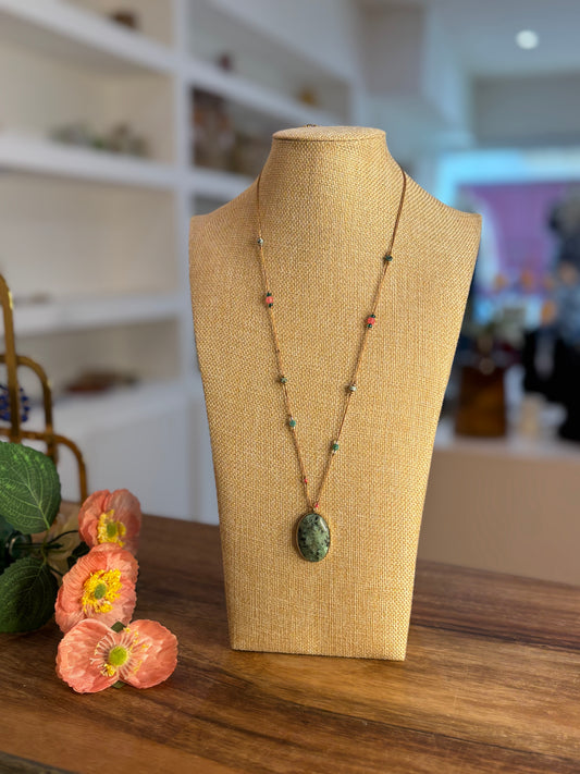 Collier pierre